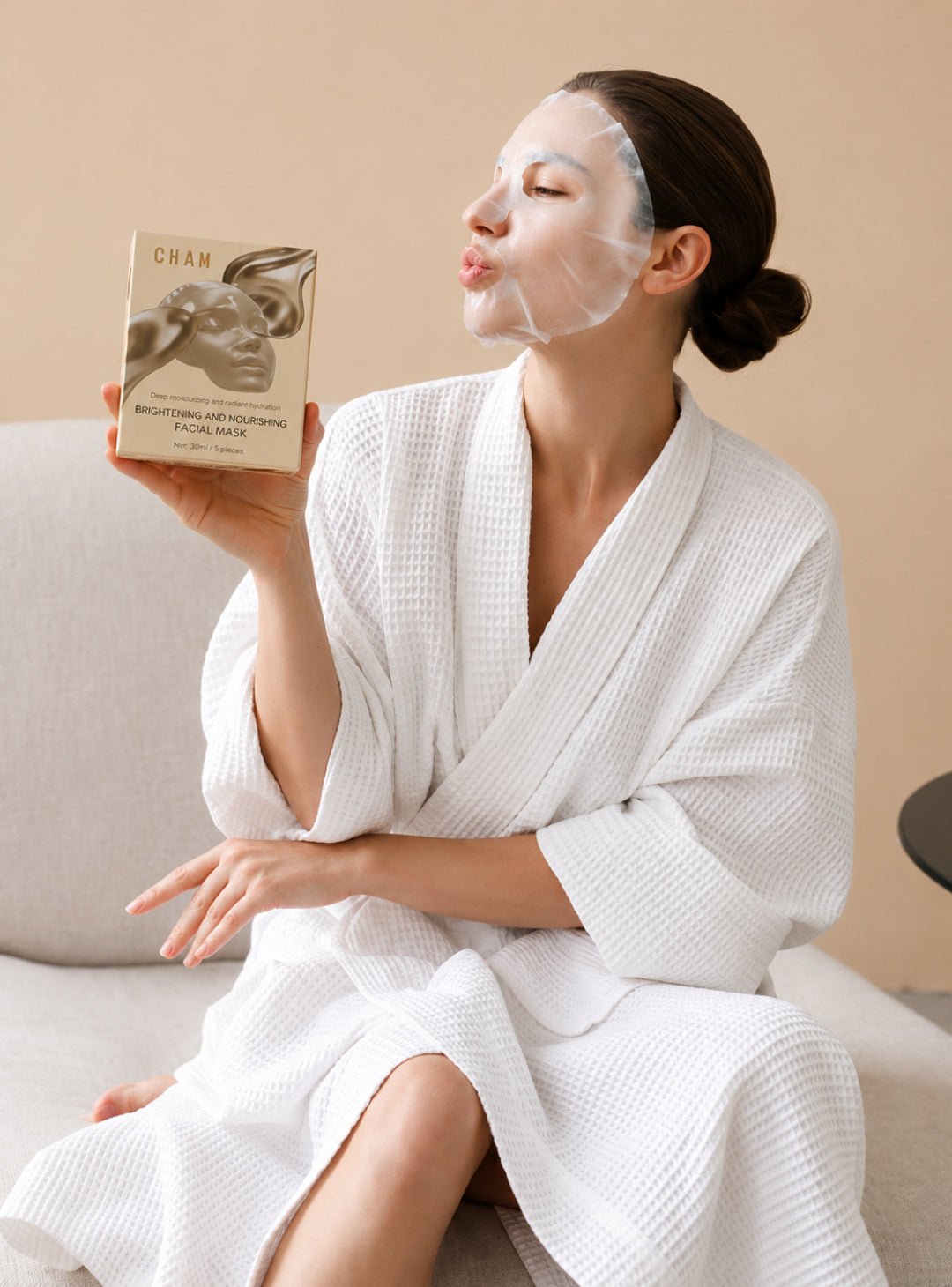 BRIGHTENING FACE MASK
